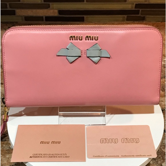 MIU MIU Bow Leather Zip Around Wallet 😍💗🔥